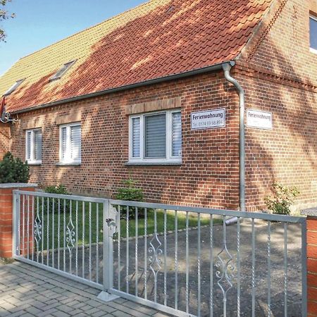 Awesome apartment in Lbtheen-Garlitz with 2 Bedrooms Buitenkant foto